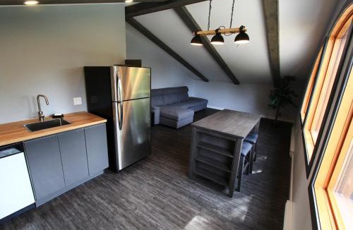 Val-des-Monts Apartment | Le Nid doré sur le lac (Golden Nest on the lake)
