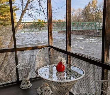 Joliette Regional County Municipality Ski Chalet | Le Perché-sur-la-rivière