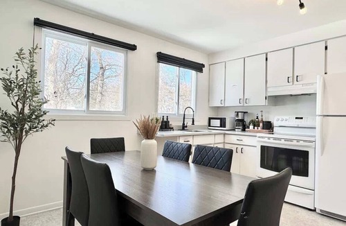 Ste. Foy Apartment | Le Ranch Summary: Idé