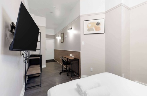 Quartier des Spectacles Hotel | Le Sand & Stone Hôtel-Quartier des Spectacles