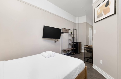 Quartier des Spectacles Hotel | Le Sand & Stone Hôtel-Quartier des Spectacles
