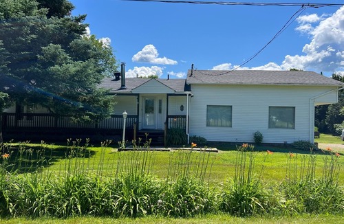 Bowman Cottage | LE Sauna - Beautiful Cottage for Rent in Bowman