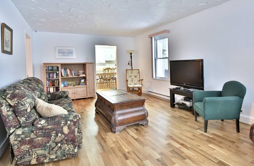Iberville Apartment | Le Spatieux - 2 min du Vieux St-jean!- 306451