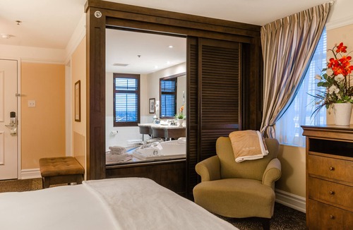 Laval Hotel | Le St-Martin Hotel & Suites Laval