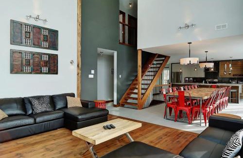 Stoneham Ski Chalet | Le Sto Shack 25 Chemin Blanc by Les Chalets Alpins