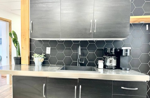 Boischatel Apartment | Le Wolfe 2 Bedrooms 2 min Falls Free Parking