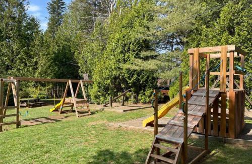 Sainte-Lucie-des-Laurentides House | Le1603 - Le Petit Caribou - Chalet spa et plage