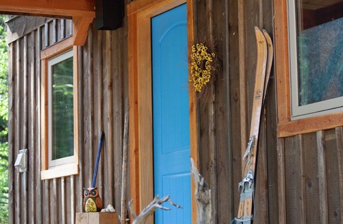 Columbia Valley Cabin | Leave your cares behind and come adventure in the Rocky Mountains. Book today!