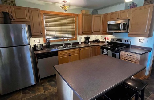 Valemount House | Legacy Vacation Rental - Pet Friendly!