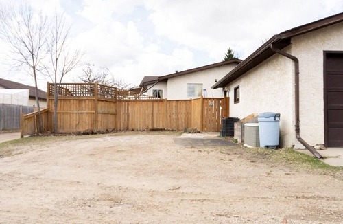 Red Deer House | Legal 1 bedroom suite in quiet/mature area,close shopping plaza and traffic.