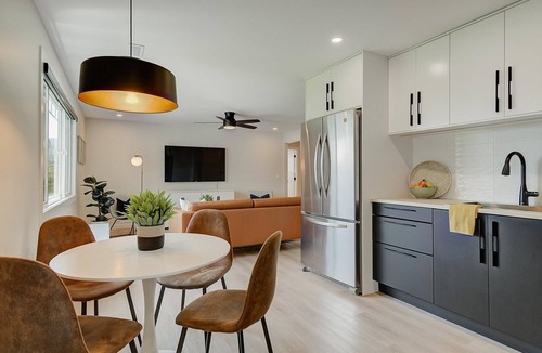 Westbank House | LEGAL Bright, Spacious w/POOL, Lake & Vineyard Views, WEEKLY/MONTHLY discounts