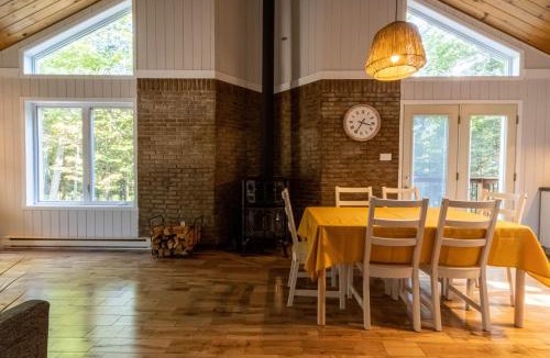 Lac-Sergent Ski Chalet | Les Chalets Tourisma - Chalet dans les bois avec lac privé - Le Colibri
