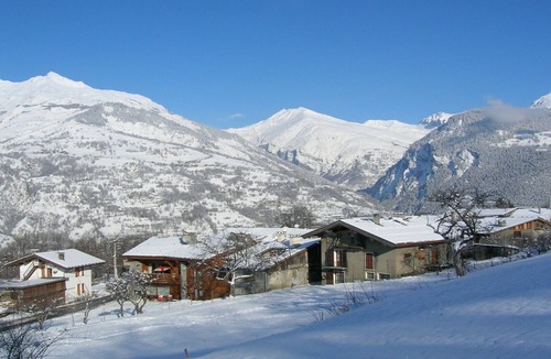 Bourg-Saint-Maurice Ski Chalet | Les Gentianes Chalet Darentasia, 5 minutes from the slopes with the funicular