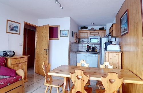 Reberty Apartment | Les Menuires : Appartement 6 pers, balcon, skis aux pieds - FR-1-344-757