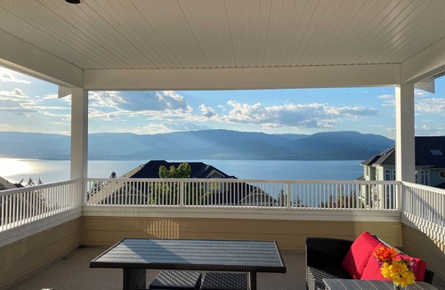 Southwest Mission House | Licensed Lakeview 2 bedroom relaxing in Beautiful Kelowna