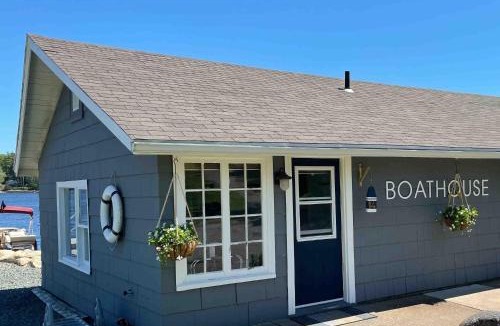 Conquerall Bank Hotel | Lighthouse Motel and Cottages