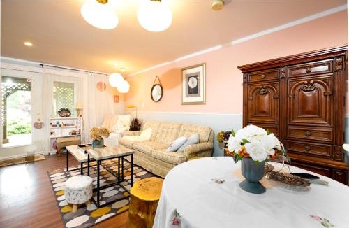 Charlottetown Hotel | Lily's garden