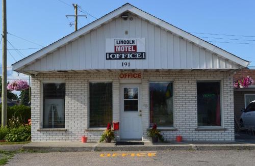 Sturgeon Falls Hotel | Lincoln Motel