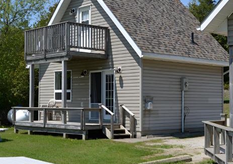 Lion's Head Hotel | Lions Head Beach Motel & Cottages - WATERFRONT