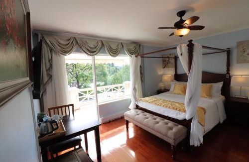 Gorge -Tillicum Area House | Lipton Place by Elegant Waterfront