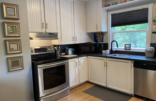 Mahone Bay Cottage | "Lisette's on Long Hill", cozy with boho charm