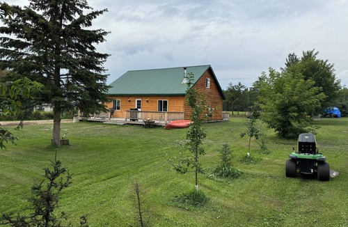 Central Alberta Cabin | Little cabin near a lake