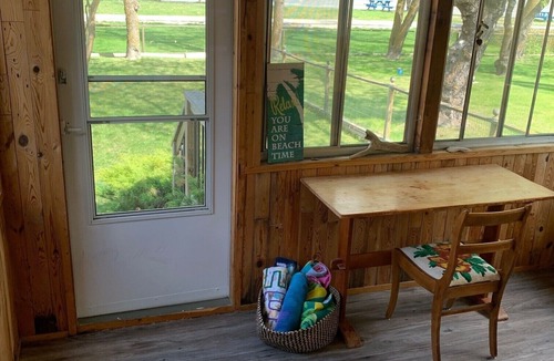 Gimli Cottage | Little Cottage On The Lake * 40 steps to beautiful beach
