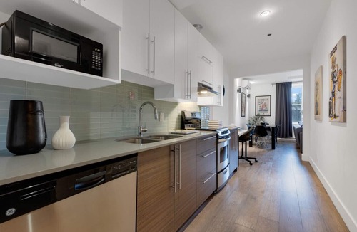 Downtown Montreal Apartment | LiV MTL Downtown-402 Spacious 2BR Suite + Lounge
