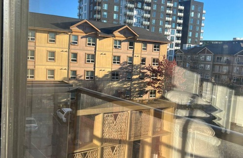 Langford Condo | Live like a tourist in Langford Downtown