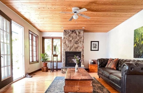 Val-des-Monts Ski Chalet | Live on Lac McGregor Surrounded by Nature (High Speed Internet!)