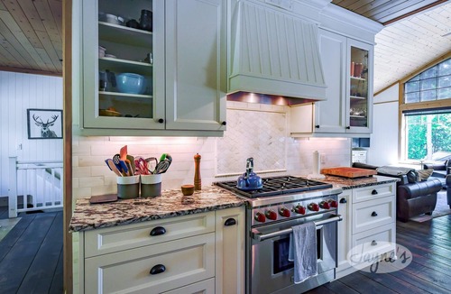 Bala Cottage | Live the Good Life on Lake Muskoka! 6 bdrm 5 bath Cottage +Boathouse! Sleeps 17!