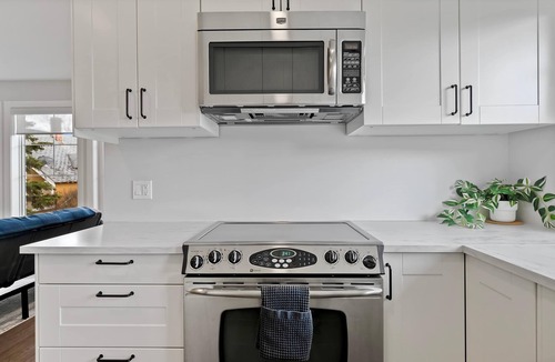Okotoks Apartment | Local Loft Downtown Okotoks 2BD Private