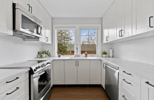 Okotoks Apartment | Local Loft - Downtown Okotoks - 2BD - Private