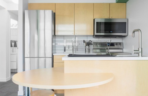 Vancouver Apartment | Located in an amazing neighbourhood (English Bay/Coal Harbour).