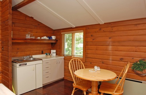 Fenelon Falls Cottage | Located on a Waterfront Golf Resort