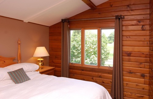 Fenelon Falls Cottage | Located on a Waterfront Golf Resort
