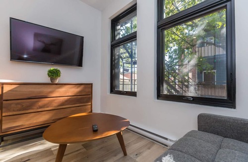 Mile End Condo | Loft Du Parc Lahai - Mile End - Viewful Studio Apt 203