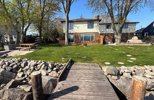 Amherstburg Apartment | LOFT Escape Apartment - Onsite Beach Dock Waterfront Boat Ramp