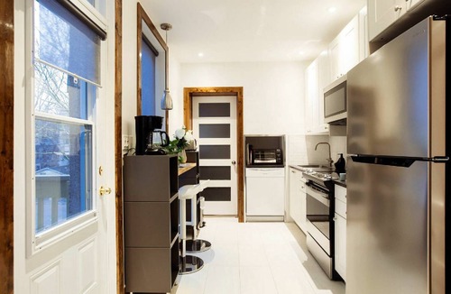 De Lorimier Apartment | LoftJC1 | 1BR Suite +Free Private Parking| Lafontaine park