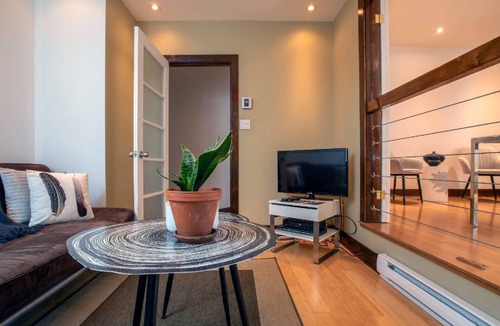 De Lorimier Apartment | LoftJC3 | 1BR Suite +Free Private Parking| Lafontaine park