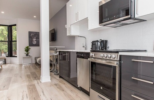 Mile End Condo | Lofts du Parc Lahaie - Mile End - Ultra Modern Studio Apt 201