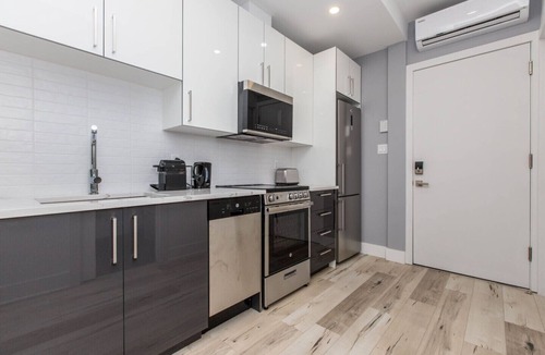 Mile End Condo | Lofts du Parc Lahaie - Mile End - Ultra Modern Studio Apt 201