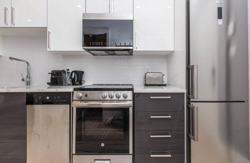 Mile End Condo | Lofts du Parc Lahaie - Mile End - Ultra Modern Studio Apt 201
