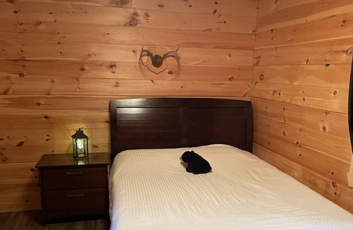 Saint-Michel-des-Saints Cabin | Log cabin in forest in Saint-michel-des-saints