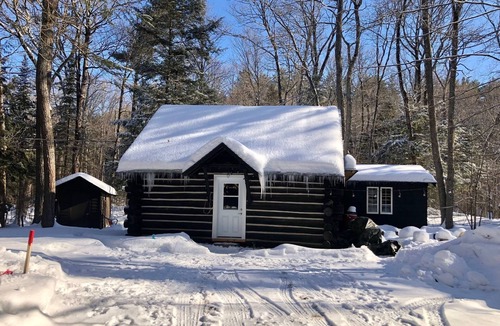 Baysville Cabin | Log Cabin in the Woods