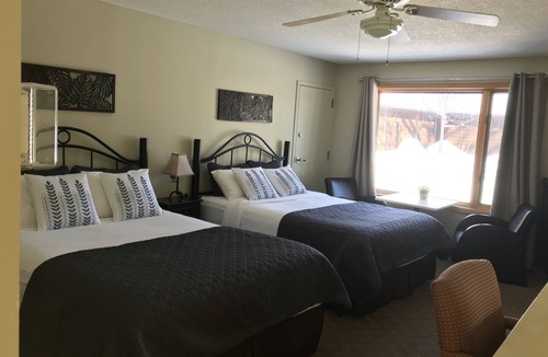 Seguin Hotel | Log Cabin Inn