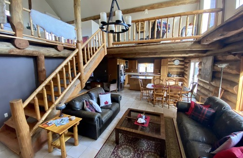 Tyendinaga House | Log Cabin on Salmon River
