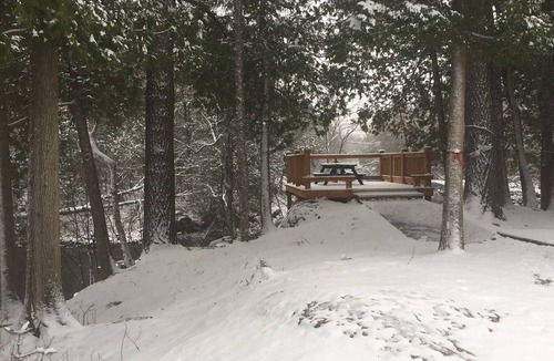 North Frontenac Cabin | Log Cabin Retreat on Mississippi River, hot tub, sleeps 6
