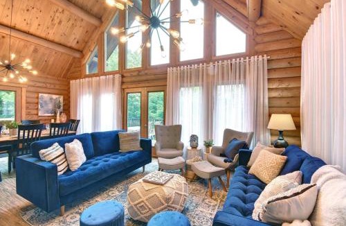 Labelle Ski Chalet | LOG CABIN w HOT TUB, BEACH access, near of TREMBLANT