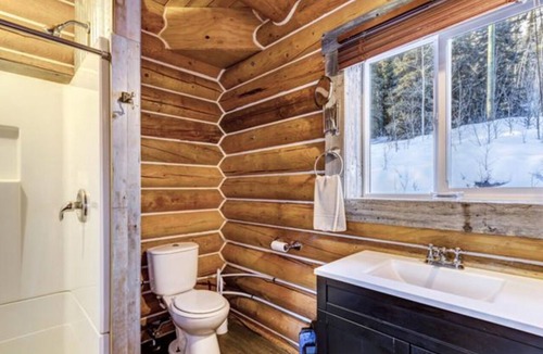 Yukon Cabin | Log Cabin with Amazing Mountain & Lake Views (allergy-friendly)